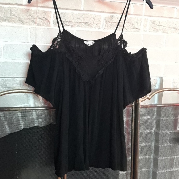 Caution To The Wind Tops - Black Off the shoulders